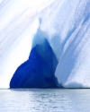 tiefblauer-einblick-in-den-upsalagletscher-patagonien