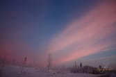 farbenpraechtige-wolken-am-morgenhimmel-in-lappland