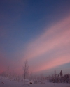 farbenpraechtige-wolken-am-morgenhimmel-in-lappland