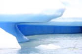schwimmender-eisberg-des-upsalagletschers